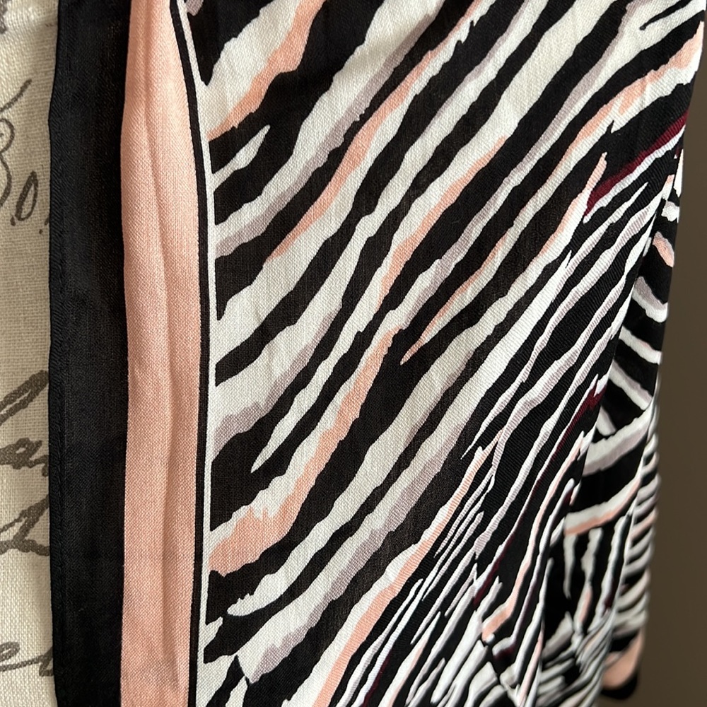 White House Black Market WHBM Printed Black White Pink Scarf - Picture 2 of 6